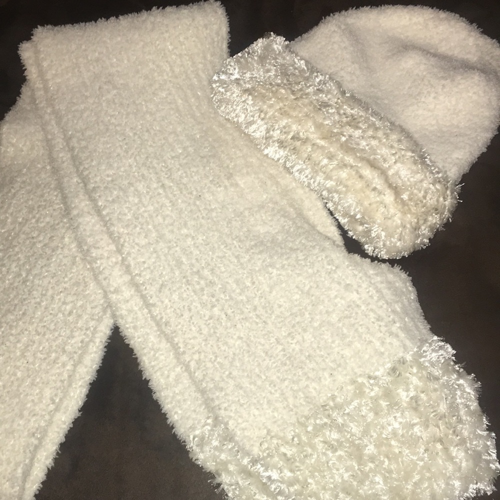 White scarf & beanie